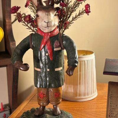 Great selection of decor including framed artwork, wall displays, lamps and mirrors. 