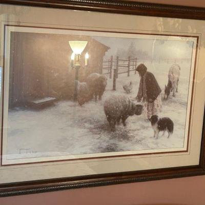 Great selection of decor including framed artwork, wall displays, lamps and mirrors. 