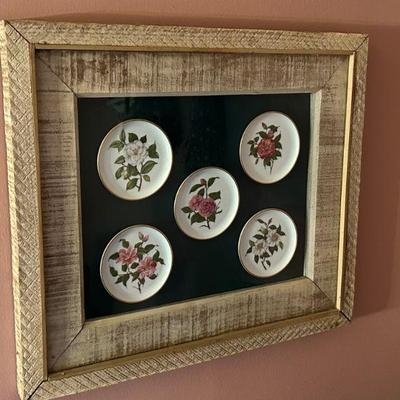 Great selection of decor including framed artwork, wall displays, lamps and mirrors. 