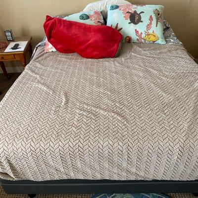 Beauty Rest electric adjustable  bed