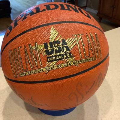 Autographed Basketball Milwaukee Bucks 94-95. Vin Baker, Marty Conlon, Ed Pinckney, Todd Day, Alton Lister and more