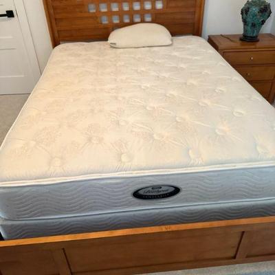 Queen size wood bedframe & headboard