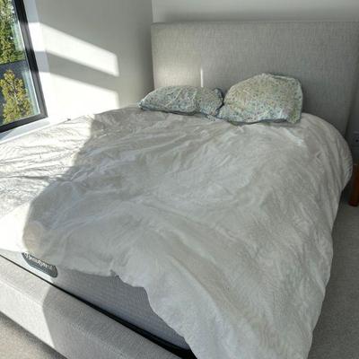 Queen size bed