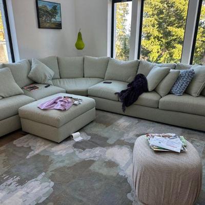Sectional couch & ottomans