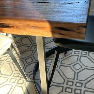 Dining table (side view)