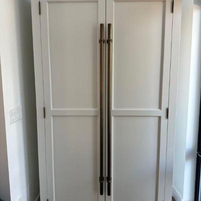 Wardrobe cabinet