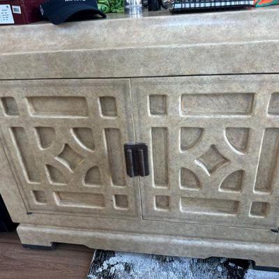 Accent cabinet