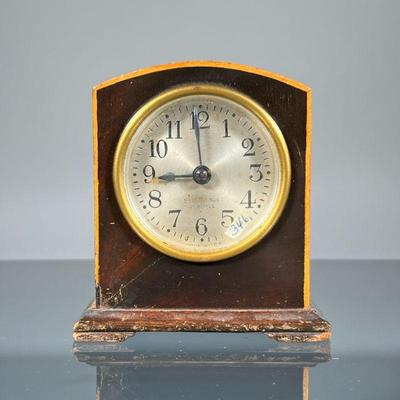 SETH THOMAS DESK CLOCK | Having a domed case in contrasting woods, the face with Arabic numerals. - h. 4.25 x l. 4 x d. 2.25 in

Contact...