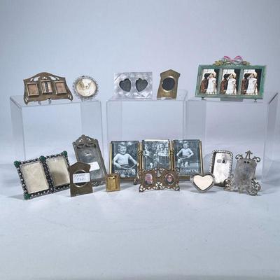 (14pc) MIXED MINIATURE PICTURE FRAMES | Mixed lot of miniature brass & mixed metal picture frames.

Contact All Country Estate Sales
