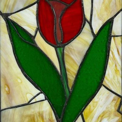 ROSE STAINED GLASS PANEL | Showing a red rose on a slag glass ground - h. 17.25 x w. 11.25 in

Contact All Country Estate Sales
