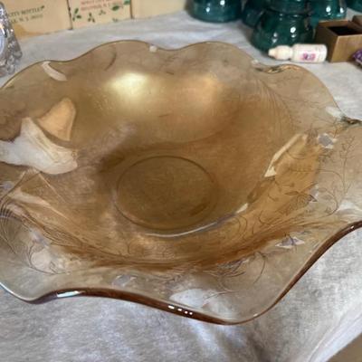 Fenton carousel glass flower pattern 