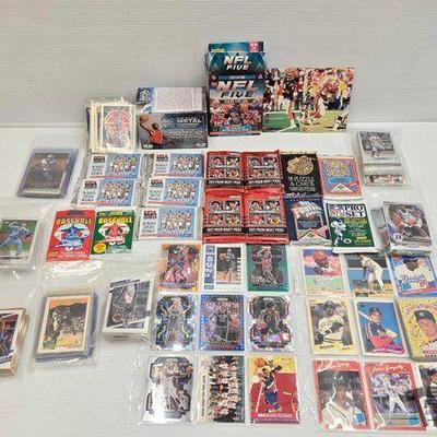#1822 • MLB, NFL & NBA Player Collector Cards
