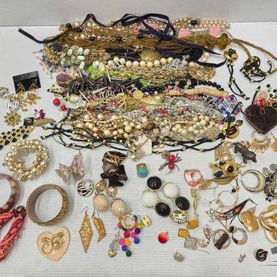#1011 • Costume Jewelry
