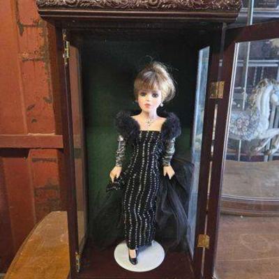 #6011 • 2000 Camellia Garden Porcelain 16" Doll W/ Case

