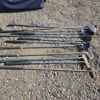 #81010 • (11) Golf Clubs
