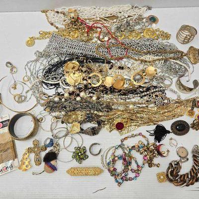 #1017 • Costume Jewelry
