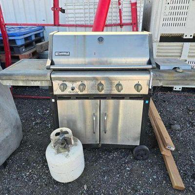 #80012 • Kenmore Propane Barbecue & Propane Tank

