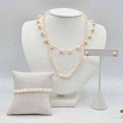 #994 • Pearl Necklaces, Bracelet and Clip-On Earrings, 40g
