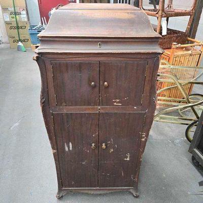 #2430 • Victrola Victor VV-XI Phonograph
