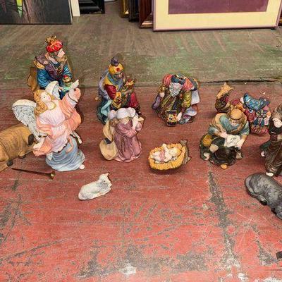 #6116 • Porcelain Nativity Scene Figurines
