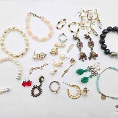 #1008 • Costume Jewlery
