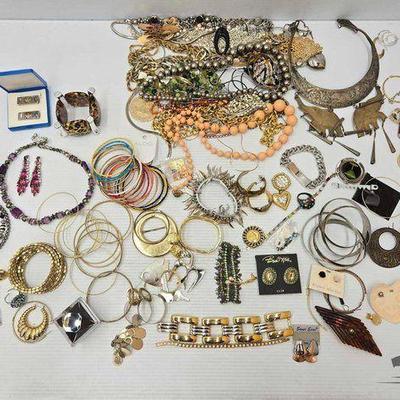 #1007 • Costume Jewelry
