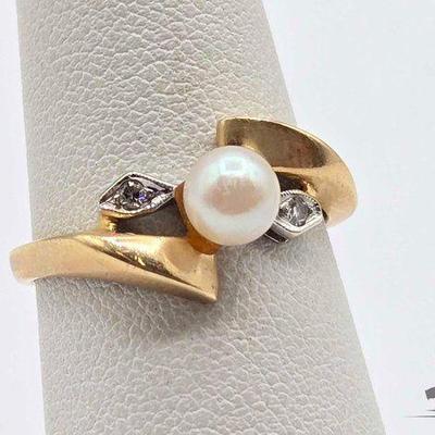 #720 • 14k Yellow Gold Pearl & Diamond Ring, 2.98g
