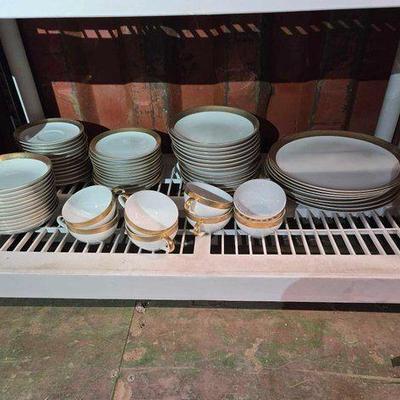#6086 • Kutani Fine China Dinnerware Set
