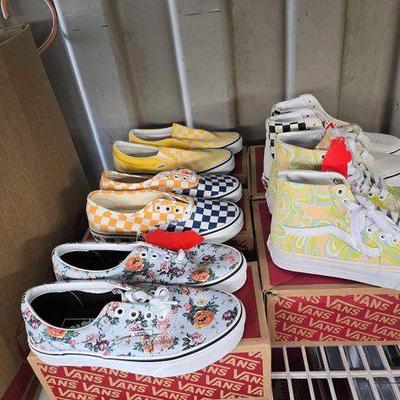 #7024 • NEW!!! (5) Pairs of Vans Shoes
