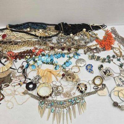 #1032 • Costume Jewlery
