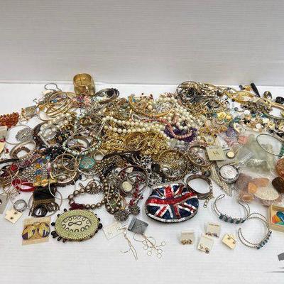 #1024 • Costume Jewelry

