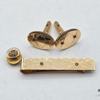 #899 • 14K/10K Rolled Gold Plated Cufflinks, Tie Clip & Pin, 21.23g

