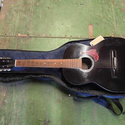 #6060 • Acoustic Guitar with Windsor Case
