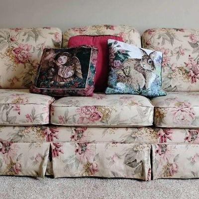 Th037 country sofa