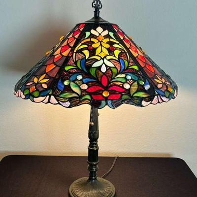 Th016v tiffany style stained glass table lamp