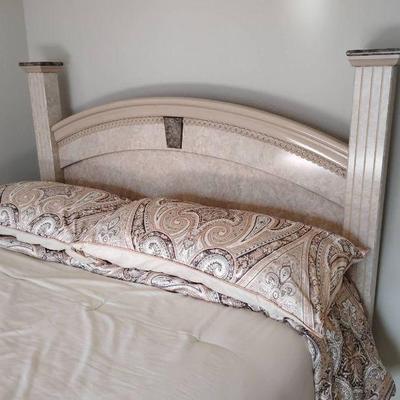 Th090 bedroom set with two nightstands