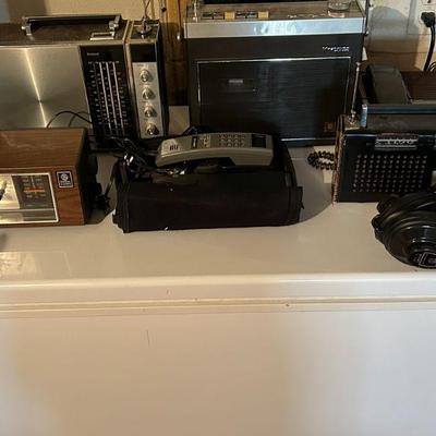 Large selection of vintage electronics 