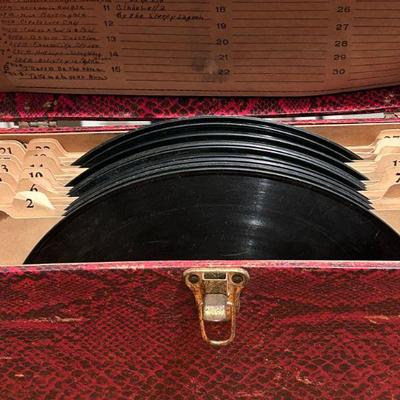 Incredible collection of vintage vinyl records in 33, 45 and 78 selections. 