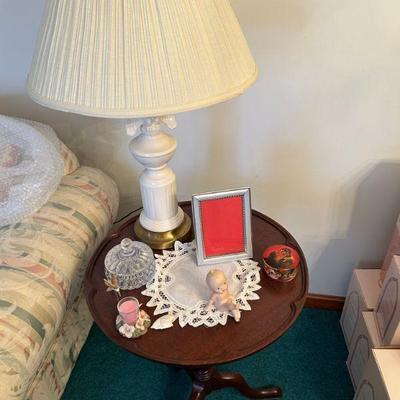 Great selection of accent tables, indoor decor, framed artwork and mirrors. 