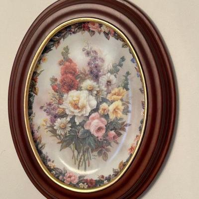 Great selection of accent tables, indoor decor, framed artwork and mirrors. 