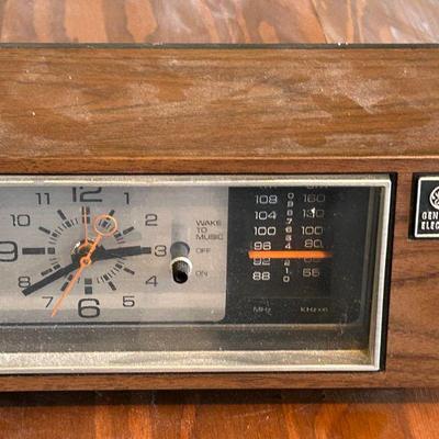 Vintage GE Alarm Clock Radio 
