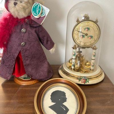 Great selection of vintage indoor decor 
