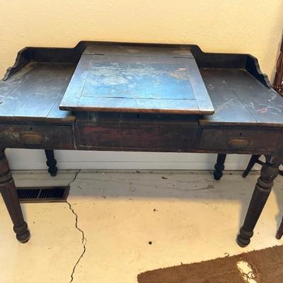 Lift top writing desk/table