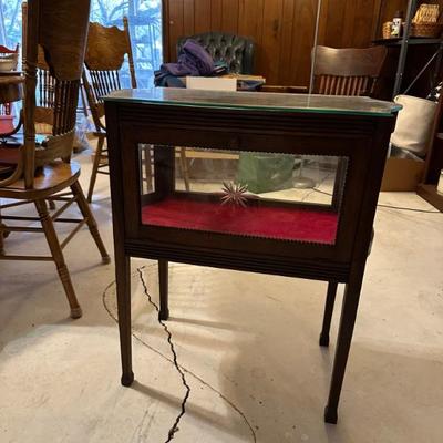 Lovely Vitrine