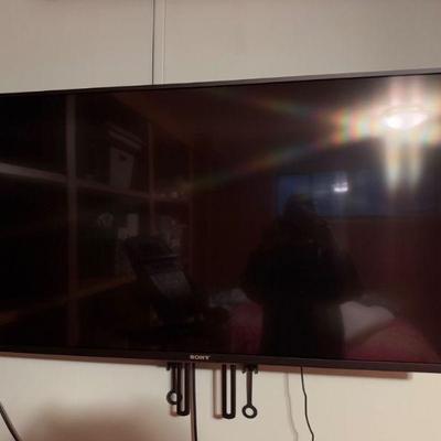 43” Sony Smart TV w/ Wall Mount & Remote – Works Great!	