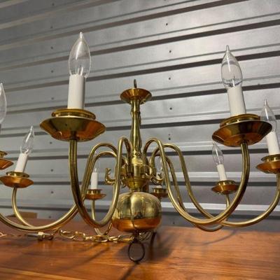 Vintage-Style Brass 8-Light Chandelier – Classic Candelabra Design	