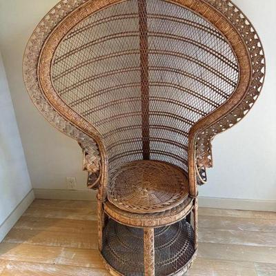 1970s Style Woven Straw Peacock Chair	q