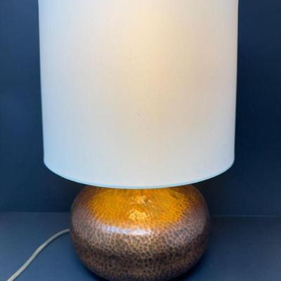 Unique Copper Table Lamp: Bulbous Shape & Hammered Texture	