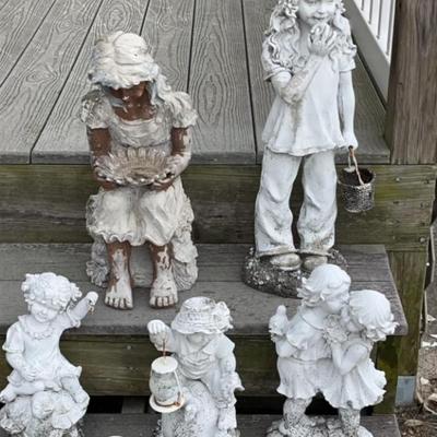 Outdoor Statues & Garden Ornaments
Outdoor statues made with resin like material.