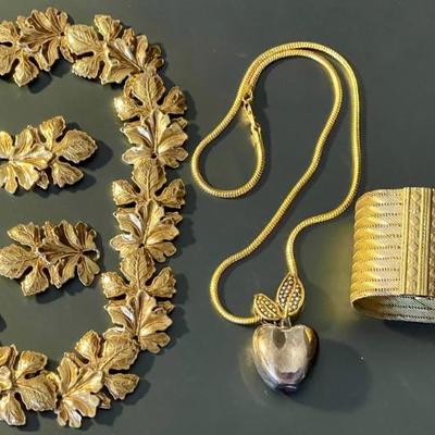 Vintage Gold Leaf Bibb Necklace With (2) Extra Links & Woven Gold Pin Bracelet - Apple Pendant Necklace